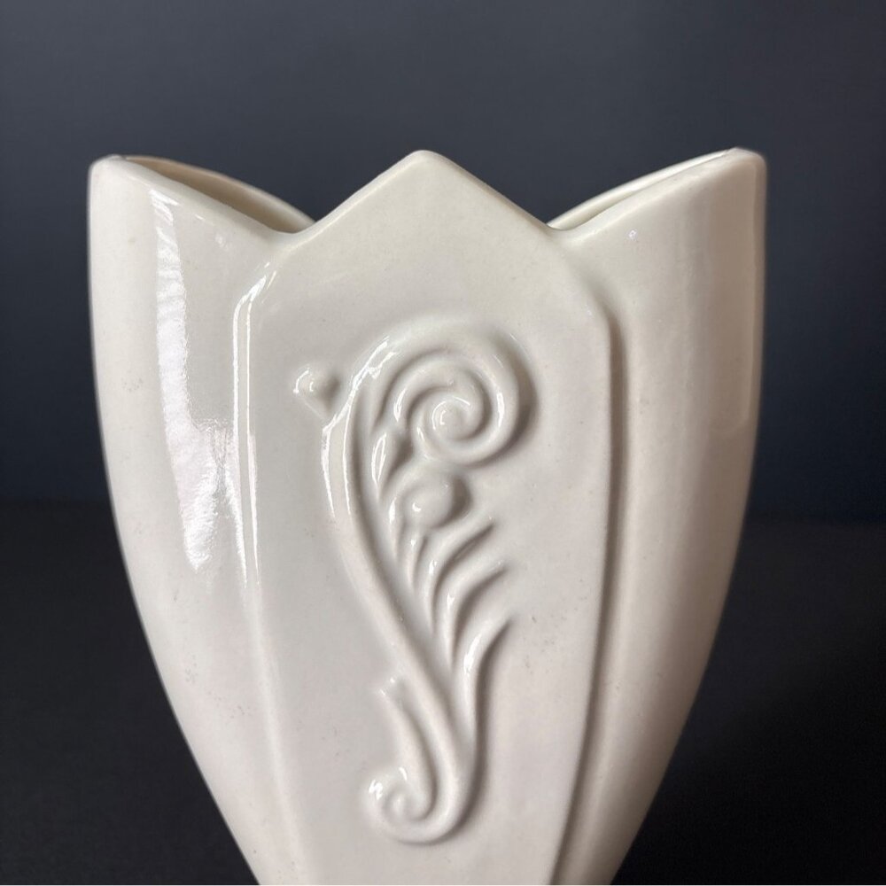 Vintage Fredericksburg Art Deco Pottery Glossy Vase Tulip FiddleHead Fern Motif - Picture 10 of 16